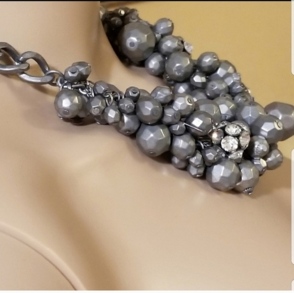 SIMPLY VERA VERA WANG RETIRED SIVERTONED CLUSTER BEAD STATEMENT NECKLACE - Picture 3 of 4